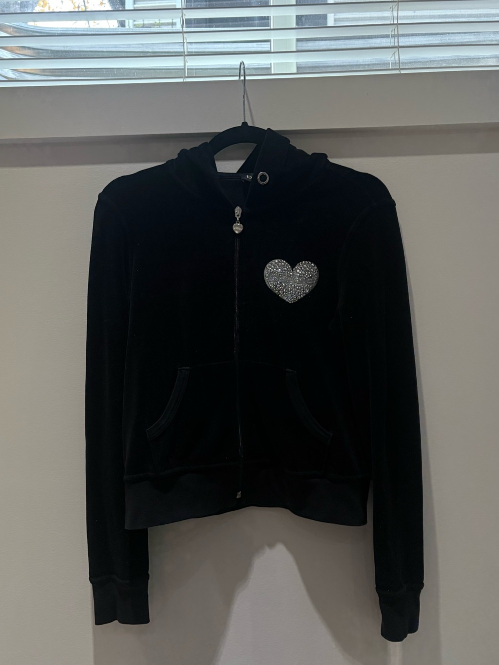 Bebe Vintage Black Velour Rhinestone Heart Zip-Up Hoodie – Women’s Large